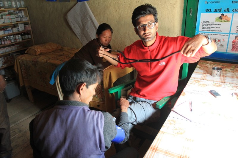 Visiting the doctor in the Health Office from Nepal Trust in Palbang